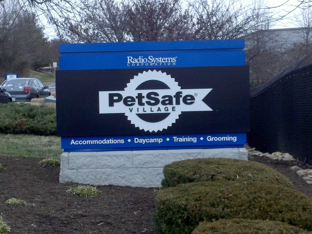 Next to the HQ, there's a center for boarding and grooming, with a giant, beautiful, recently re-landscaped, dog park.