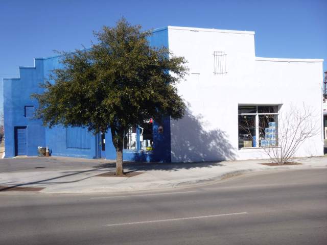 Loved the light, the colors, the paint job.